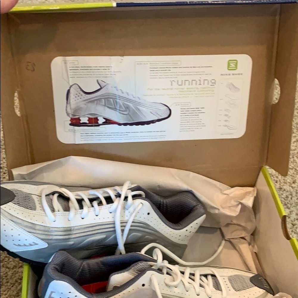 Nike Shox R4 size 10.5
